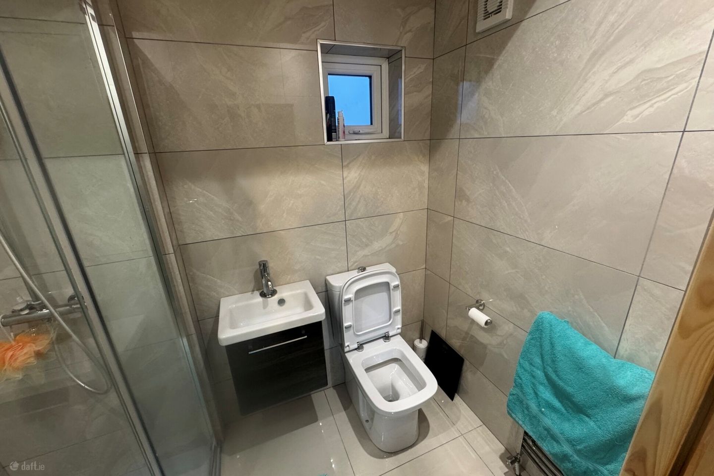 Rosewell Lodge, Belvelly, Cobh, Co. Cork is for rent on Daft.ie - photo 6 of 8