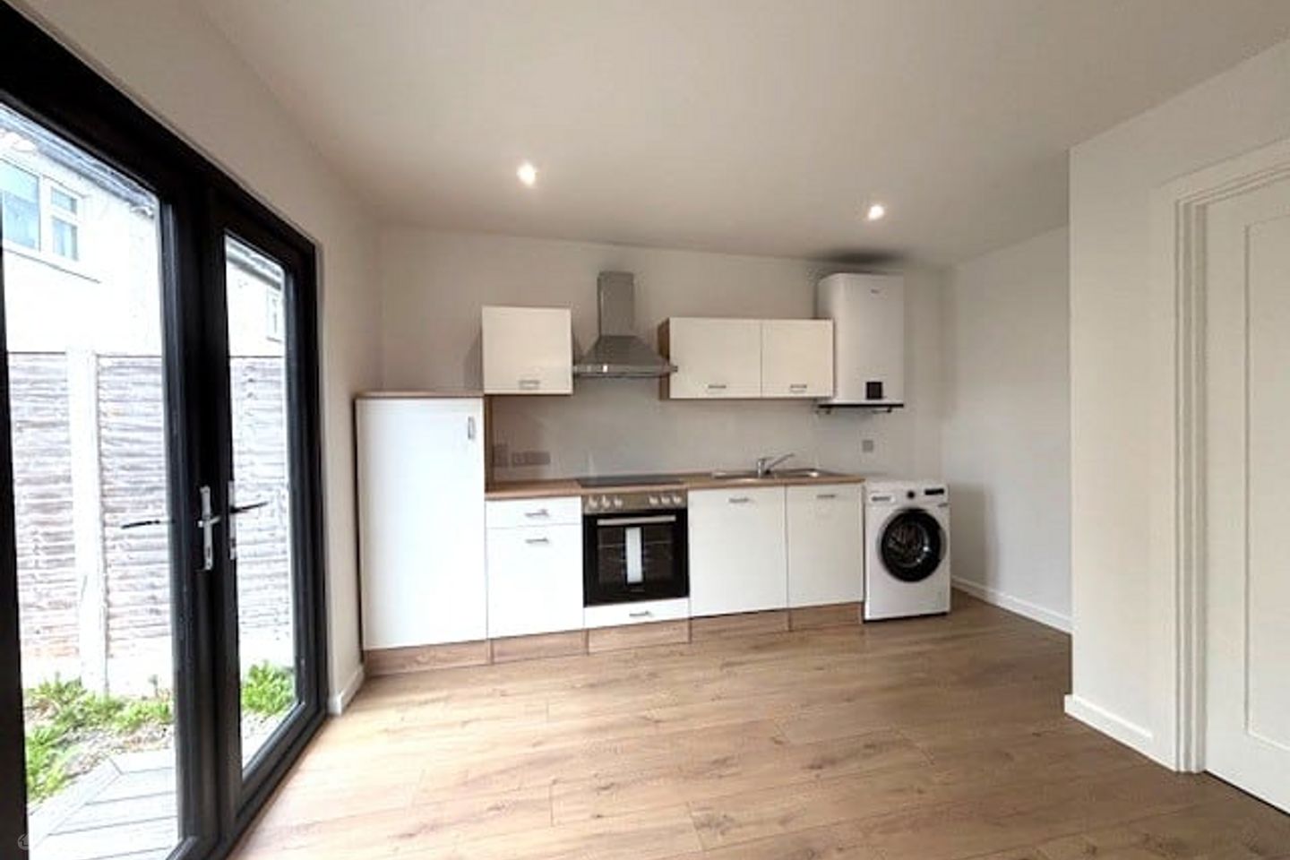 Lindisfarne Green, Clondalkin, Dublin 22 is for rent on Daft.ie - photo 2 of 9
