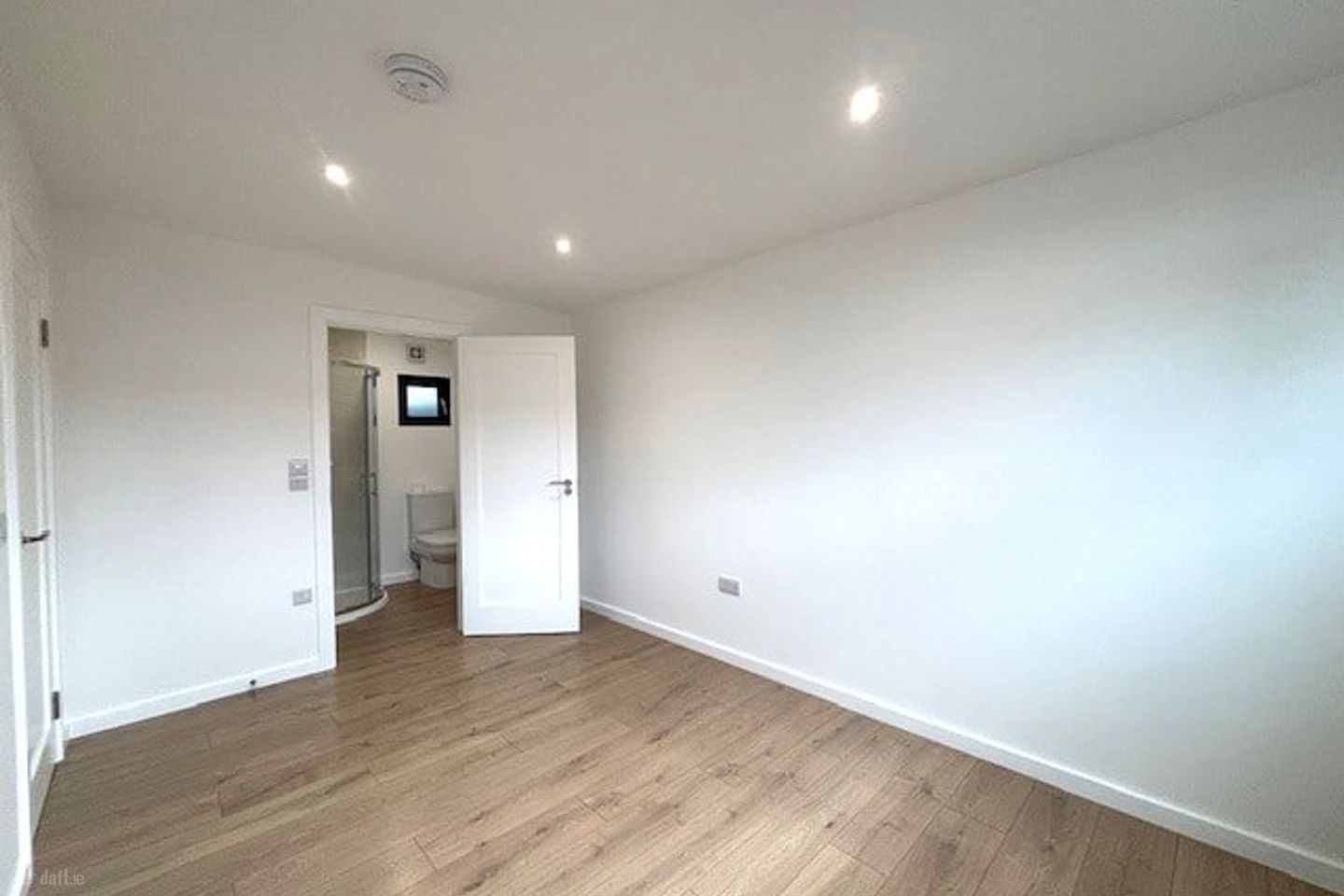 Lindisfarne Green, Clondalkin, Dublin 22 is for rent on Daft.ie - photo 7 of 9