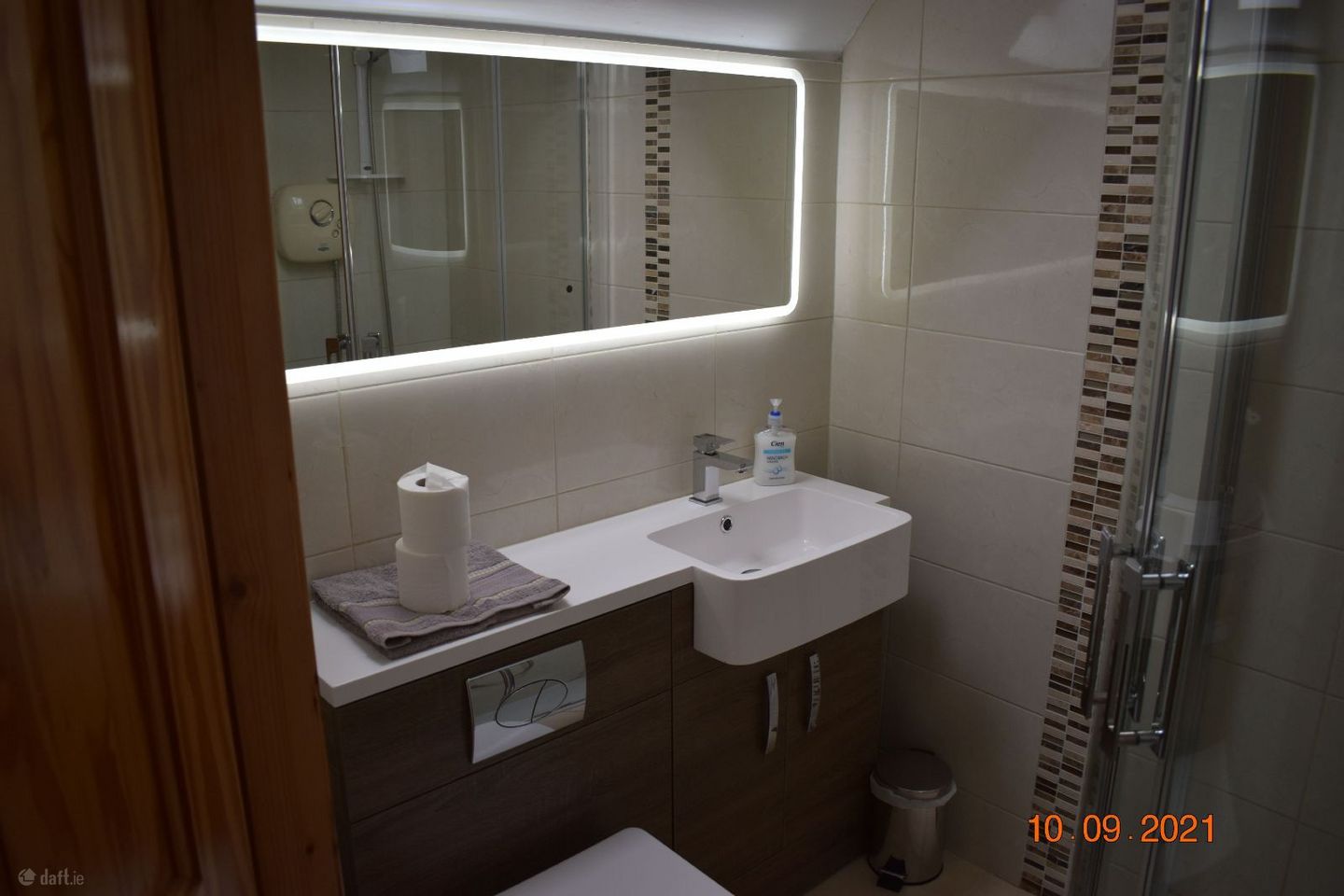 14 The Lodges, Cornadarragh Forest Park, Belturbet, Co. Cavan is for rent on Daft.ie - photo 10 of 35