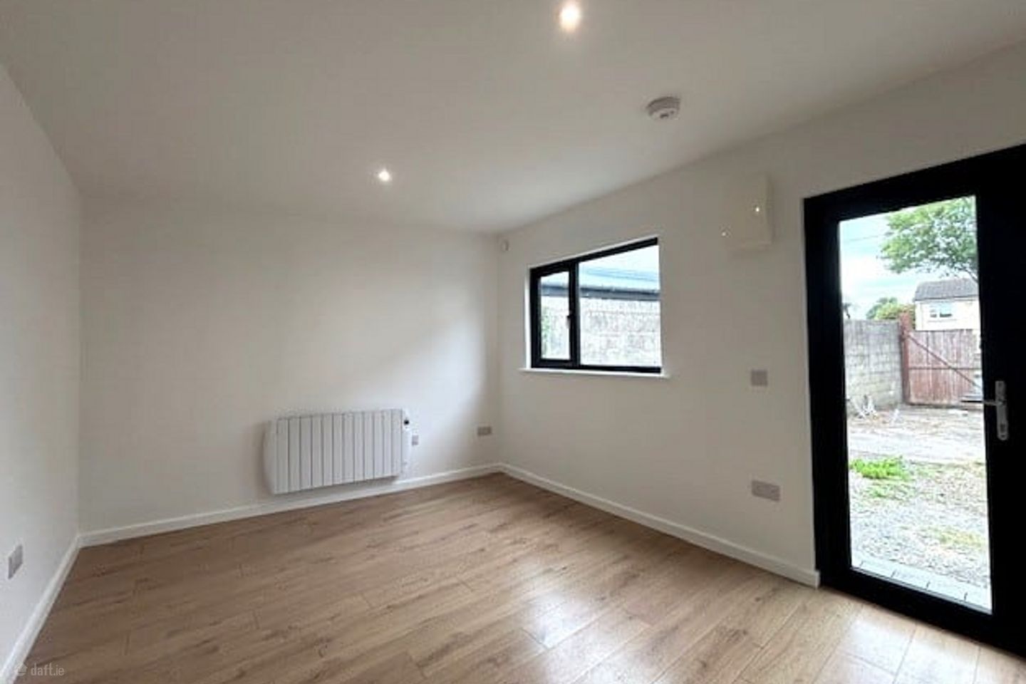 Lindisfarne Green, Clondalkin, Dublin 22 is for rent on Daft.ie - photo 5 of 9