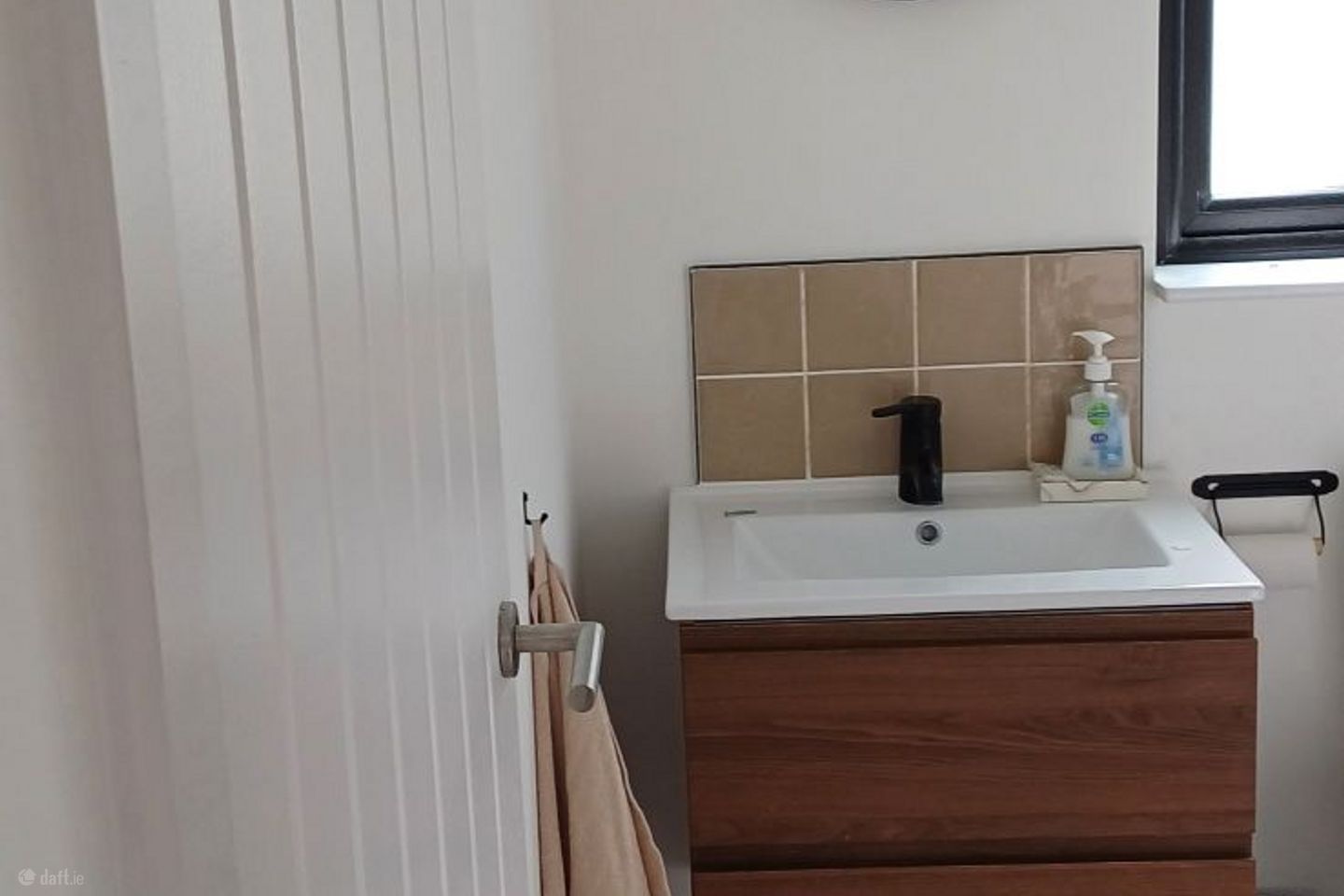 Straffan, Co. Kildare, Straffan, Co. Kildare is for rent on Daft.ie - photo 5 of 9